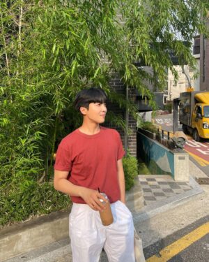 Yun Sung Instagram - 워후 덥다…. 더위 조심하세요 !!!🔥