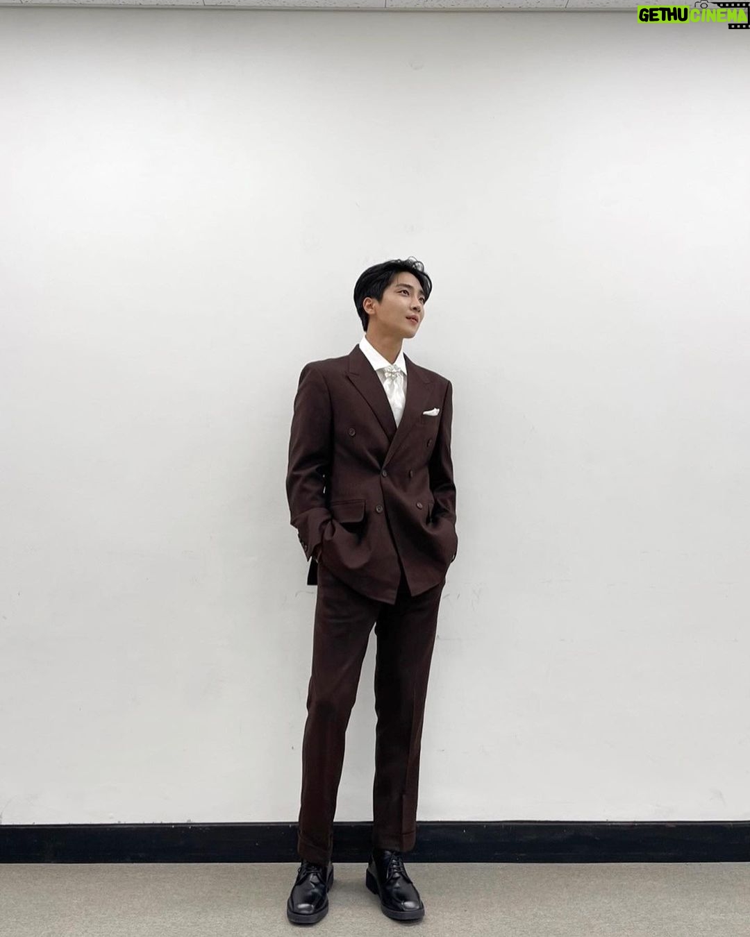 Yun Sung Instagram - 제 고향 청주에서 노래해서 더 행복하고 즐거운 시간이였습니다! 고생하셨습니다!🤎🐻🟤