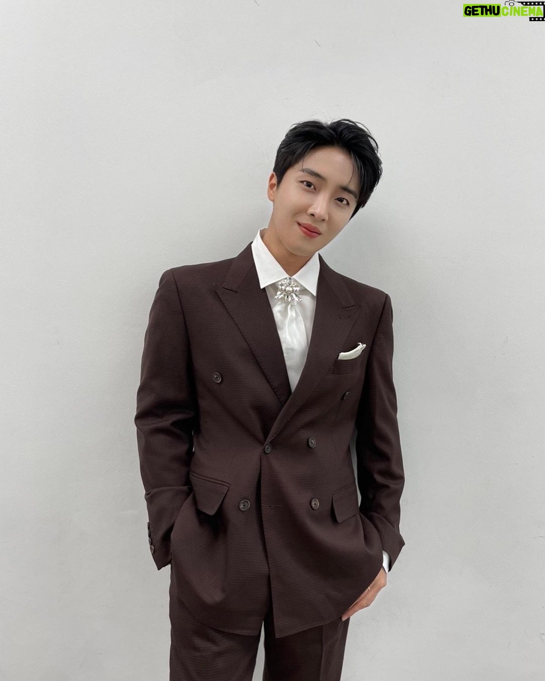 Yun Sung Instagram - 제 고향 청주에서 노래해서 더 행복하고 즐거운 시간이였습니다! 고생하셨습니다!🤎🐻🟤