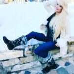 Yvette Rachelle Instagram - #SundanceFilmFestival #Sundance2019 💙💙Looking cool in my warm stylish #fauxfur #Mukluks #lovemukluks 💜💜 So comfy easy to walk in the snow! Rocking #katvondbeauty Sephora Watch out #shialabeouf & #zacEfron films are big hits at this killer fun film festival. Check out my film too #santastoleourdog with EdAsner a family favorite!. Sundance is the most fun Festival where filmmakers ski by day then hit the Movie Premieres by nite! Good luck to all films up for Awards this year.💙💙Peace & Love #Actress #TopModel #YvetteRachelle #Swedishgirls 🇸🇪 #blondes #gamesofthrone #Sundancelounge #parkcityfun #winterboots #bootswinter #sundancestyle #fashion #boots #snowboots #winterfashion #honeyboy #vegan #polarvortex #johnmalkovich #robertredford #skiutah>