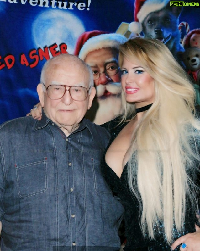 Yvette Rachelle Instagram - My #paramountpictures #Movie #Premiere #SantaStoleOurDog #Stars #Emmy Award wining #Actor #EdAsner #YvetteRachelle about #Santa accidentally stealing family #Dog. I play #Elf named Snowflake it's ho-ho-ho-larious should be a #Christmas classic comes out at #holidays Super #Cute #funny #Movie 4 entire family #Kids n dogs 2 #Love #Hugs #Actress #TopModel #doglover #defendersofwildlife