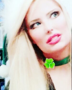Yvette Rachelle Instagram - Cheers #happystpatricksday  #stpattysday on set of my #Holiday #film Santa Stole Our Dog with Co #Stars #EdAsner #EricRoberts #DollyParton singing  Now feeling wee bit #Irish after a #Guinness pint and some #LuckyCharms  lol #Love #Peace #Joy #Actress  #TopModel  #YvetteRachelle