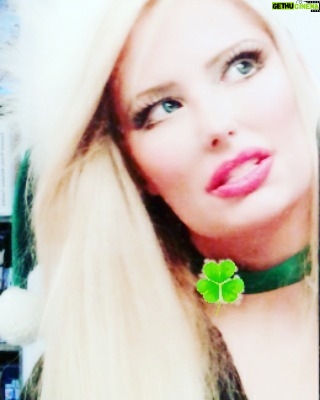Yvette Rachelle Instagram - Cheers #happystpatricksday #stpattysday on set of my #Holiday #film Santa Stole Our Dog with Co #Stars #EdAsner #EricRoberts #DollyParton singing Now feeling wee bit #Irish after a #Guinness pint and some #LuckyCharms lol #Love #Peace #Joy #Actress #TopModel #YvetteRachelle