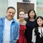 Yvonne Lim Instagram - My heart is full of gratitude…thank you to all media friends for turning up to our special media preview. 💕 . My deepest appreciation to @lowyenling.sg for taking the time, always so encouraging, supporting and pushing me to do my best. 《Hope》 is shot mostly in Little Guilin, Ren Ci @ Bt Batok St 52 and Bt Gombak area. Thank you very much to all residents and everyone at Ren Ci for accommodating us.🙏🏻 . 感谢全体媒体朋友们，给我最大的支持与鼓励陪着我开启《希望》。感恩！😘 . #MirxesHealth #EarlyDetectionMatters #preventivehealthcare #KnowYourRisk #cherishlovedones #平安 #健康 #感恩