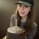 Yvonne Lim Instagram - Birthday girl specially requested my Chocolate Banana Cake so no matter how late it is...and even though i accidentally spilled my bowl of chocolate ganache on the floor 🤦🏻‍♀️ I'm just so glad i made it on time! 🥰🙌🏻 . 我又来半夜做蛋糕了...😜🤣 #tbt . #birthdaycake #specialrequest #bakedwithlove #homebaked #chocolatebananacake #半夜 #夜猫子 #生日蛋糕 #平安 #健康 #感恩