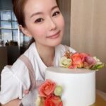 Yvonne Lim Instagram - One reason why i decided to stay at home on my birthday? 😃 So i have enough time to bake 2 birthday cakes for 2 dear girlfriends whose birthdays are really close to mine...🥰 . Has been a while since i last did a cake....🫣 Honestly i wasn't very sure if i will be able to especially when i made the impulse decision to challenge 2 different flavors, Lychee Rose & Osmanthus Pear chiffon cakes, one being gluten free..including baking a Pandan Chiffon Cake for a Mid Autumn Festival gathering at the same time 😜😅 . My inspiration for the cakes came from the flowers i have received from my dear friends, i am thankful to have these sweet friends so i want to give back. 💕 . Am glad i pulled through and overall i am pretty pleased with the cakes!😍🙌🏻 . 最开心就是能为朋友们亲子做蛋糕! 🥰 因一位喜欢桂花，也想让会过敏的小朋友能吃到蛋糕所以就制作了2种口味的戚风蛋糕..😝 老实说，我真的不确定能不能完成...有时也觉得自己是不是疯了！🤣🤭 幸好一切顺利，也很满意！你们喜欢吗？🥰😉 . Happy Birthday to September babies!💕🎂 @meteor093006 @petra178 . #tbt #birthdaycake #madewithlove #bakedwithlove #homebaker #osmanthuspearchiffoncake #lycheeroseglutenfreechiffoncake #pandancake #happymummy #诚意满满 #带爱心 #平安 #健康 #感恩