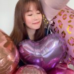 Yvonne Lim Instagram - One year wiser...? 🤔😜🥰 . 我喜欢为朋友们庆祝生日，让他们觉得special...但其实现在的我...却喜欢躲起来...#害羞🫣🤪. 谢谢好友们...带我吃好吃的，特地制作蛋糕还surprise pink balloons..🥰🥰....一切尽在不言中..感动...爱你们 😘 . #happybirthdaytome #thankyouforthewellwishes #生日快乐 #平安 #健康 #感恩
