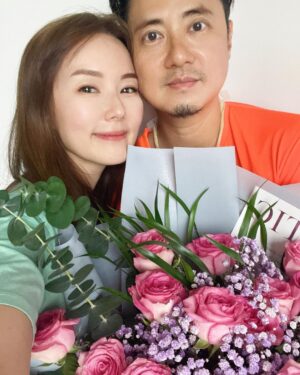 Yvonne Lim Instagram - Was wondering why @alextien insisted I have to be back today while I am busy running errands back home..🤔😝
It’s our 9th year wedding  anniversary!! 🥰🥳
As I looked back at the photos over the years…I can’t help but smile..thank you for always accommodating to my ideas and supporting me even though sometimes you do get on my nerves…🫣😂😜Cheers to many more years of adventure together as a family…🥂Love you! 😘
.
从未分享我们婚礼当天的照片…今天就跟大家分享一些些吧🥰。感恩有你，有孩子们，感恩一切的一切…🙏🏻🥰
.
Happy 9th Wedding Anniversary to us! 👩🏻‍❤️‍👨🏻❤️@alextien 
.
#happyanniversary 
#9thyearanniversary 
#myjoyandhappiness 
#mysunshine
#myfamily 
#mostprecious 
#happyAJ 
#happyAlexa
#happymummy
#我的小家庭
#平安
#健康
#感恩