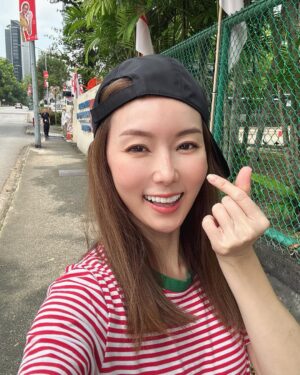 Yvonne Lim Instagram - Just gotta do my part for 🇸🇬. Back to vote and I met our Deputy Prime Minister & Minister for Finance @lawrencewongst near the polling station. 😍😍My friends are laughing at my #fangirling moment now. 🥰😜
.
之前的General Elections, 我没办法回国投票，有点小失落，还记得自己一个人看counting of votes 到凌晨四点…☺️ 这次的总统大选，我一定要回来投票！🇸🇬🙌🏻 能巧遇我们友善的副总理兼财政部长黄循财先生，真的很幸运。🥰 平时爱说话的我，这次尽然害羞得说不出话…😂 但没想到也很感动他知道我们一家打算回国的计划，希望我的安排一切都能顺利完成🇸🇬🥰
.
#sgpresidentialelection2023 
#deputyprimeministerandministerforfinance
#mrlawrencewong
#proudtobesingaporean
#lovemycountry🇸🇬
#总统大选2023 
#回国投票
#平安
#健康
#感恩