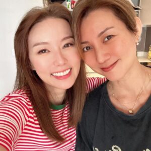 Yvonne Lim Instagram - A short and packed trip back home 🇸🇬 to celebrate @mndlmummy birthday 🎂🥳 with @honghuifang , as well as dubbing work for "Whatever Will Be, Will Be". Cherishing our time and creating memories while we are together...😘🥰 
.
只要有心，总是可以找出时间好好回来聚一聚的!😍🙌🏻.
因珍惜好姐姐的她所以一下飞机就赶去讨抱抱...😜 . 我们一起看了演唱会，吃米其林餐厅，煮炒，榴莲及网红咖啡厅..总是有聊不完的话题😄🥹🤭。也可以回来完成《天公疼憨人》的配音工作，真是太棒了！🙌🏻🥰
.
可惜还是孩子们的暑假，我不能逗留太久过国庆日，不过我们可以合体就已经心满意足了！😘
.
#friendshipgoals 
#bestsisterever 
#happybirthday 
#家人般的友情❤️ 
#平安
#健康
#感恩
@zhenggeping @huangbiren 
@catng1313