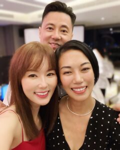 Yvonne Lim Instagram - Beyond words...lots of happy tears...we are feeling over the moon...so beautiful!! 😍❤️ . 16年...不容易...孩子们的干爹干妈，有情人终成眷属…求婚成功！太开心啦！要幸福一辈子！🥳🙌🏻💕 @jam_hsiao0330 @summer_lin_627 @alextien . #marriageproposal #hooray #无比开心 #耶 #感恩