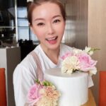 Yvonne Lim Instagram - One reason why i decided to stay at home on my birthday? 😃 So i have enough time to bake 2 birthday cakes for 2 dear girlfriends whose birthdays are really close to mine...🥰 . Has been a while since i last did a cake....🫣 Honestly i wasn't very sure if i will be able to especially when i made the impulse decision to challenge 2 different flavors, Lychee Rose & Osmanthus Pear chiffon cakes, one being gluten free..including baking a Pandan Chiffon Cake for a Mid Autumn Festival gathering at the same time 😜😅 . My inspiration for the cakes came from the flowers i have received from my dear friends, i am thankful to have these sweet friends so i want to give back. 💕 . Am glad i pulled through and overall i am pretty pleased with the cakes!😍🙌🏻 . 最开心就是能为朋友们亲子做蛋糕! 🥰 因一位喜欢桂花，也想让会过敏的小朋友能吃到蛋糕所以就制作了2种口味的戚风蛋糕..😝 老实说，我真的不确定能不能完成...有时也觉得自己是不是疯了！🤣🤭 幸好一切顺利，也很满意！你们喜欢吗？🥰😉 . Happy Birthday to September babies!💕🎂 @meteor093006 @petra178 . #tbt #birthdaycake #madewithlove #bakedwithlove #homebaker #osmanthuspearchiffoncake #lycheeroseglutenfreechiffoncake #pandancake #happymummy #诚意满满 #带爱心 #平安 #健康 #感恩