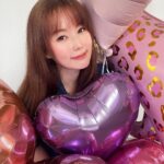 Yvonne Lim Instagram - One year wiser...? 🤔😜🥰 . 我喜欢为朋友们庆祝生日，让他们觉得special...但其实现在的我...却喜欢躲起来...#害羞🫣🤪. 谢谢好友们...带我吃好吃的，特地制作蛋糕还surprise pink balloons..🥰🥰....一切尽在不言中..感动...爱你们 😘 . #happybirthdaytome #thankyouforthewellwishes #生日快乐 #平安 #健康 #感恩