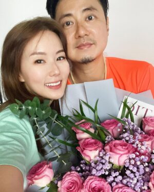 Yvonne Lim Instagram - Was wondering why @alextien insisted I have to be back today while I am busy running errands back home..🤔😝
It’s our 9th year wedding  anniversary!! 🥰🥳
As I looked back at the photos over the years…I can’t help but smile..thank you for always accommodating to my ideas and supporting me even though sometimes you do get on my nerves…🫣😂😜Cheers to many more years of adventure together as a family…🥂Love you! 😘
.
从未分享我们婚礼当天的照片…今天就跟大家分享一些些吧🥰。感恩有你，有孩子们，感恩一切的一切…🙏🏻🥰
.
Happy 9th Wedding Anniversary to us! 👩🏻‍❤️‍👨🏻❤️@alextien 
.
#happyanniversary 
#9thyearanniversary 
#myjoyandhappiness 
#mysunshine
#myfamily 
#mostprecious 
#happyAJ 
#happyAlexa
#happymummy
#我的小家庭
#平安
#健康
#感恩