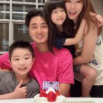 Yvonne Lim Instagram - Just in time before 8/8 ends...i still can't get over why @alextien gets to celebrate Father's Day two times a year though...😜😆🤔 . 问#happyAJ & #happyAlexa 要怎么帮爸爸庆祝，两人说一样要为爸爸做吃的...最近老公要求健康餐，于是又启动了我的machine mode..做了一系列的低卡晚餐...但就没时间做蛋糕了...😂🥰 . ㊗️ 我的“大儿子” @alextien ”爸爸” 节快乐！ 我们爱你哦！😘🙌🏻 . #happy88day #88父亲节快乐 #chickencoldsobanoodles #lemonsteak #viralsalmoncups #mexicangrilledcornnocheese #healthysandwich #平安 #健康 #感恩