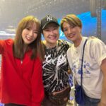 Yvonne Lim Instagram - A short and packed trip back home 🇸🇬 to celebrate @mndlmummy birthday 🎂🥳 with @honghuifang , as well as dubbing work for "Whatever Will Be, Will Be". Cherishing our time and creating memories while we are together...😘🥰 . 只要有心，总是可以找出时间好好回来聚一聚的!😍🙌🏻. 因珍惜好姐姐的她所以一下飞机就赶去讨抱抱...😜 . 我们一起看了演唱会，吃米其林餐厅，煮炒，榴莲及网红咖啡厅..总是有聊不完的话题😄🥹🤭。也可以回来完成《天公疼憨人》的配音工作，真是太棒了！🙌🏻🥰 . 可惜还是孩子们的暑假，我不能逗留太久过国庆日，不过我们可以合体就已经心满意足了！😘 . #friendshipgoals #bestsisterever #happybirthday #家人般的友情❤️ #平安 #健康 #感恩 @zhenggeping @huangbiren @catng1313