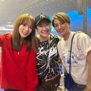 Yvonne Lim Instagram - A short and packed trip back home 🇸🇬 to celebrate @mndlmummy birthday 🎂🥳 with @honghuifang , as well as dubbing work for "Whatever Will Be, Will Be". Cherishing our time and creating memories while we are together...😘🥰 
.
只要有心，总是可以找出时间好好回来聚一聚的!😍🙌🏻.
因珍惜好姐姐的她所以一下飞机就赶去讨抱抱...😜 . 我们一起看了演唱会，吃米其林餐厅，煮炒，榴莲及网红咖啡厅..总是有聊不完的话题😄🥹🤭。也可以回来完成《天公疼憨人》的配音工作，真是太棒了！🙌🏻🥰
.
可惜还是孩子们的暑假，我不能逗留太久过国庆日，不过我们可以合体就已经心满意足了！😘
.
#friendshipgoals 
#bestsisterever 
#happybirthday 
#家人般的友情❤️ 
#平安
#健康
#感恩
@zhenggeping @huangbiren 
@catng1313