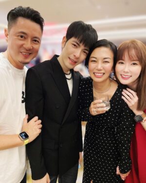 Yvonne Lim Instagram - Beyond words...lots of happy tears...we are feeling over the moon...so beautiful!! 😍❤️
.
16年...不容易...孩子们的干爹干妈，有情人终成眷属…求婚成功！太开心啦！要幸福一辈子！🥳🙌🏻💕 @jam_hsiao0330 @summer_lin_627 
@alextien 
.
#marriageproposal 
#hooray 
#无比开心
#耶
#感恩