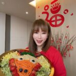 Yvonne Lim Instagram - 金龍報喜啦!🐉 ㊗️大家 生龍活虎 万事心龍 龍運當頭 合乐龍龍 龍馬精神 錢錢龍众來 龍年行大運！ Huat ah!! 🧧🍊🎆🀄️🐲🌸 . 感恩大家对我们一家的关爱， 新的一年，请多多指教！🥰🙌🏻 . My first 🐲yusheng! 🥰 Wishing everyone a LONG LONG time of happiness, good health and prosperity! 🍊🍊🧧 Have a good LONG weekend! 🎆 . #cny2024 #yearofthedragon #myfirst🐲yusheng #myjoyandhappiness #mysunshine #happyAJ #happyAlexa #happymummy #平安 #健康 #感恩