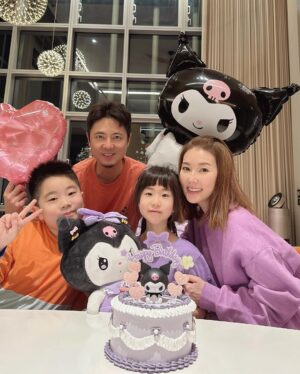 Yvonne Lim Instagram - Rushed back to bake a cake (mommy have to be fair to both) for Alexa’s birthday…and she is 7! 🥳 Seeing my 2 babies growing up into 2 individual personalities day by day is amazing and I am cherishing every moment of it, though parenting can be quite a challenge at times…😝🥰
.
So another late night baking (sorry was rushing so no video taken 😅). This time a #kuromi cake after her Disney princesses phase 🙌🏻😄😃
.
孩子们12月份及1月份的生日不是学校假期而是考试周期…对他们来说也许有点扫兴😅…但我还是安排了一些小活动也到她爱的餐厅用餐，她说是happiest day,
我想那就对了…🥰
.
#firstcakeof2024
#birthdaycake
#Alexaturned7
#happyAJ
#hello2024
#2024bekind
#2024yearofchange
#greengrapechiffoncake
#myjoyandhappiness
#mysunshine
#familyiseverything
#family
#wearetiens
#bakedwithlove
#madewithlove
#平安
#健康
#感恩