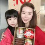 Yvonne Lim Instagram - Anyone has CNY anxiety like me? 🤔 Told myself to take a CNY break this year...not gonna do anything just rest...but i failed again when friends mentioned they missed my cny pineapple balls...😂😜 . Presenting handmade chinese new year goodies made from the heart..huat ah! 🙌🏻 . 孩子们又看到我熬夜马不停蹄地搓搓捏捏手工制作新年礼盒的凤梨酥，费南雪了..🥰😝 . 一份心意，诚意及祝福...向大家介绍我的新年礼盒《好运“龙”来》！🧧🐲 . 经典旺旺来凤梨酥，加上 @alextien 取名为黄金万两凤梨费南雪(Financiers) 还有 “龍宝平安”！你们会喜欢吗？😍😄 . #dragonyeariscoming #chinesenewyeargoodies #chinesenewyeargiftbox #homemade #madewithlove #bakedwithlove #happymummy #myjoyandhappiness #mysunshine #还在赶货中 #朋友们喜欢我就开心 #平安 #健康 #感恩 #