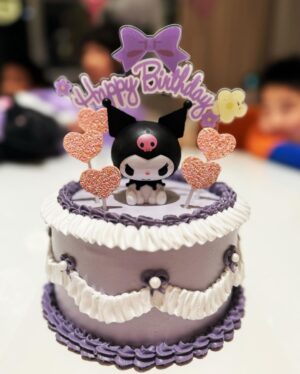 Yvonne Lim Instagram - Rushed back to bake a cake (mommy have to be fair to both) for Alexa’s birthday…and she is 7! 🥳 Seeing my 2 babies growing up into 2 individual personalities day by day is amazing and I am cherishing every moment of it, though parenting can be quite a challenge at times…😝🥰
.
So another late night baking (sorry was rushing so no video taken 😅). This time a #kuromi cake after her Disney princesses phase 🙌🏻😄😃
.
孩子们12月份及1月份的生日不是学校假期而是考试周期…对他们来说也许有点扫兴😅…但我还是安排了一些小活动也到她爱的餐厅用餐，她说是happiest day,
我想那就对了…🥰
.
#firstcakeof2024
#birthdaycake
#Alexaturned7
#happyAJ
#hello2024
#2024bekind
#2024yearofchange
#greengrapechiffoncake
#myjoyandhappiness
#mysunshine
#familyiseverything
#family
#wearetiens
#bakedwithlove
#madewithlove
#平安
#健康
#感恩