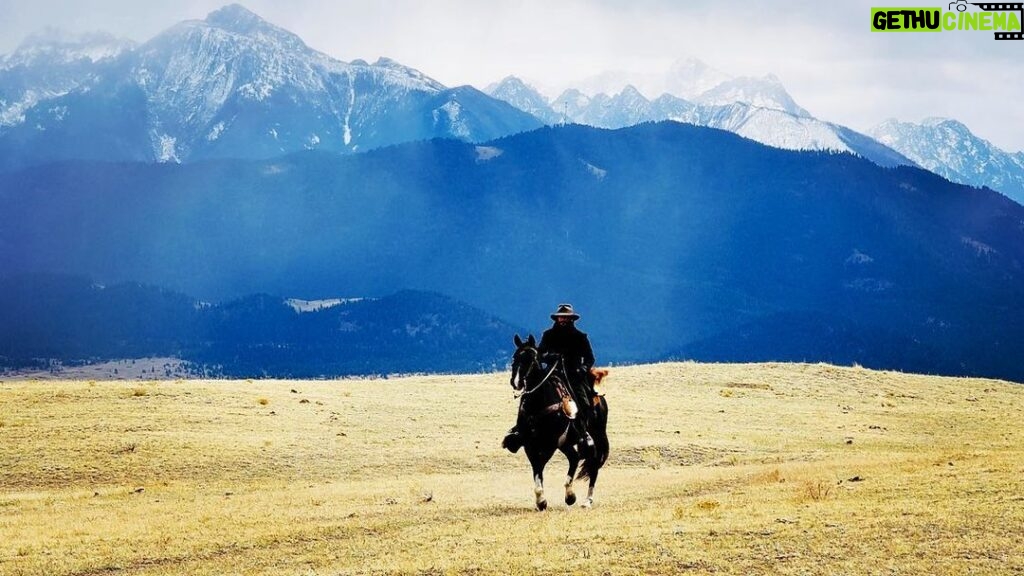 Zach McGowan Instagram - Headed to the office on hump day. More to come 🍻❤️🤠 📷 and 🐴 @schultzwrangling Montana Territory