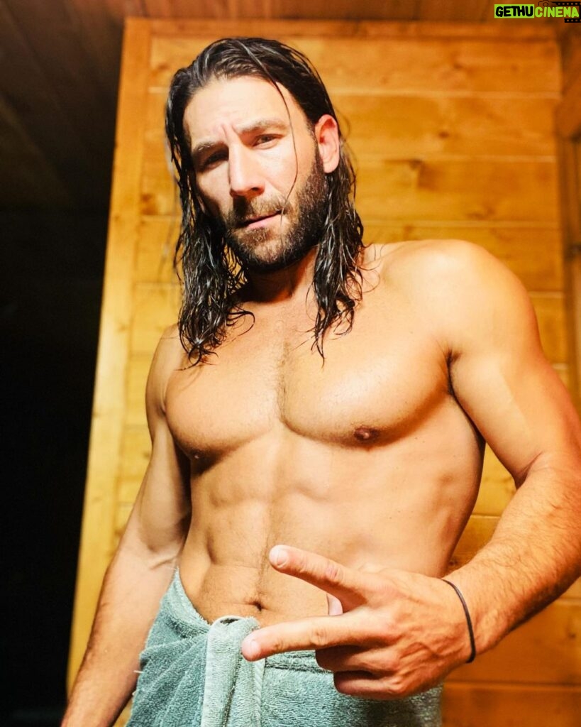 Zach McGowan Instagram - people are always complaining: “do you ever wear a shirt?” “You haven’t posted a shirt off shot in a while you must be out of shape!” “You should play this role!” “You can’t play that role!” I don’t have all the answers. But I got lots of questions. Here you go you crazy animals. Happy Monday ✌️❤️🍻 The Mountains