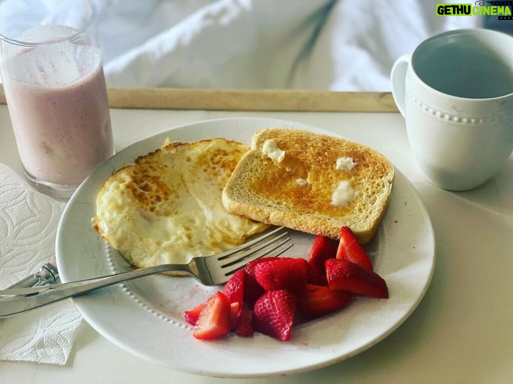 Zach McGowan Instagram - The big girls bring me breakfast in bed every year on father day. I am a lucky man. ❤️