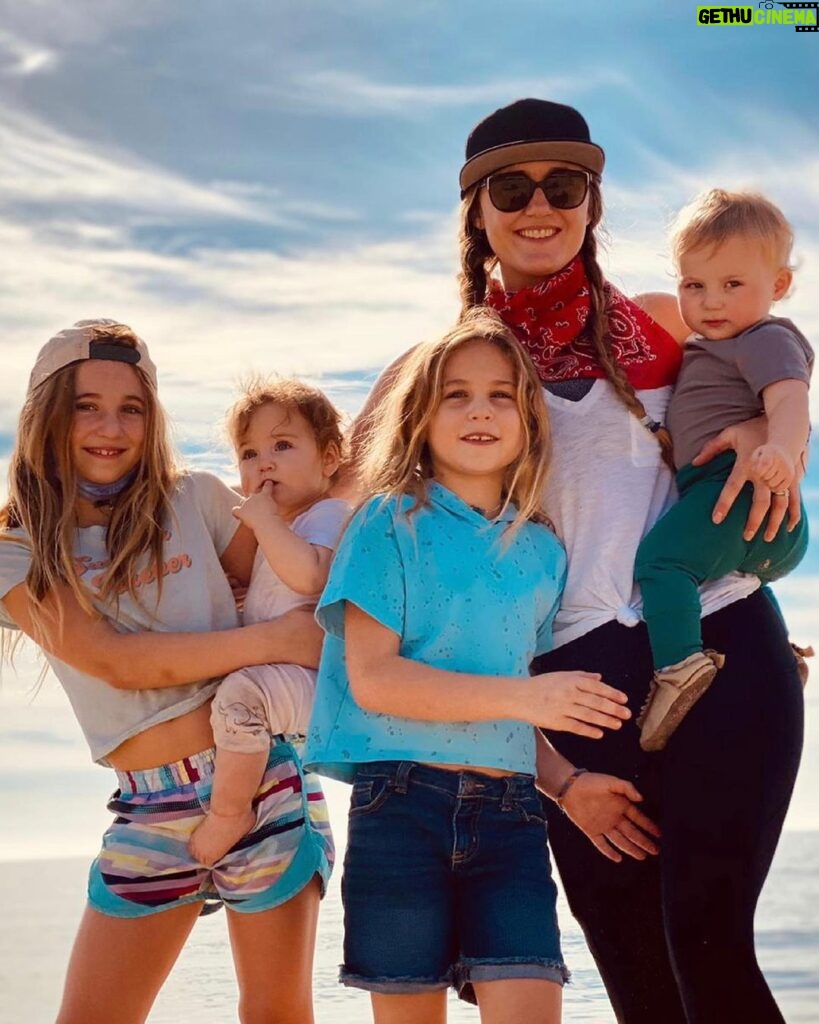 Zach McGowan Instagram - Happy Mother’s Day to all the bringers of life but especially to my wife @beingbossmama and my mother @brendamcgowan13 for being the best mommas ever ❤️