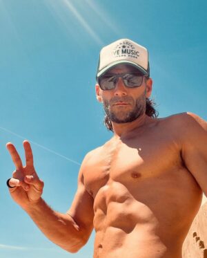 Zach McGowan Instagram - ✌️ out Malta. What a cool place. Hope to see all my new friends again soon.  So great to work with @neilmarshall_director again after almost 10 plus years! Thanks for having me✌️❤️🍻