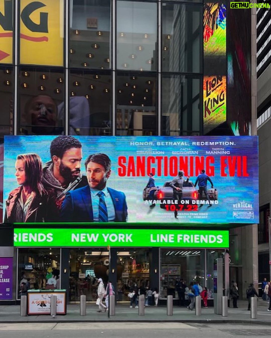 Zach McGowan Instagram - Whatβs up Times Square. See you tomorrow for the @sanctioningevil premiere NYC. Available on VOD and Demand October 7th. @verticalentertainment @tobiastruvillion @tarynmanning @robcsimmons @antenovakovic4 @damien.ny @kyletravissharp and everyone I missed. π»β€οΈππ₯π¬π§π»