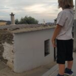 Zahara Instagram – verano niño mirando cosas golondrinas tirada en el suelo niño mirando cosas otra vez verano

#zybichinati