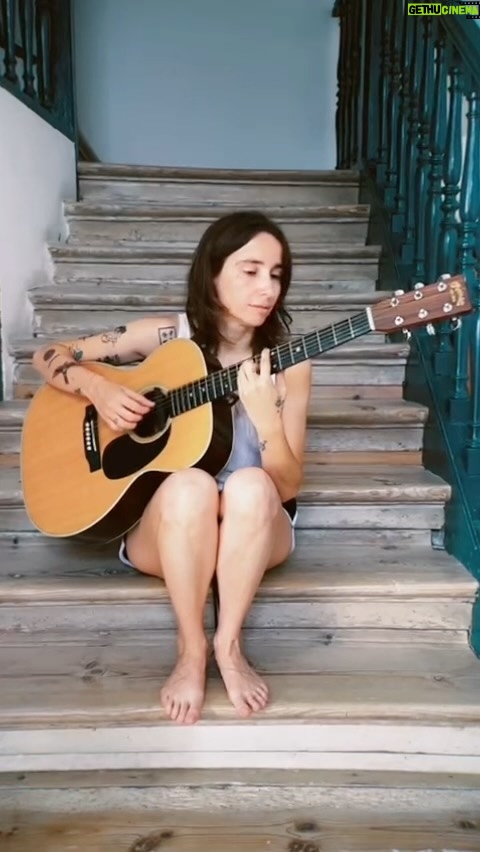 Zahara Instagram - El único acustiquisimo del año será en Málaga el 11 de septiembre. En un concierto benéfico en el @teatrocervantes donde todo el beneficio irá para cruz roja. Entradas ya a la venta. Link en Zaharamania.