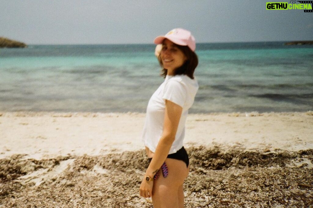 Zahara Instagram - Hace mucho, mucho tiempo esta persona se fue vacaciones En Una Isla
