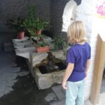 Zahara Instagram – verano niño mirando cosas golondrinas tirada en el suelo niño mirando cosas otra vez verano

#zybichinati