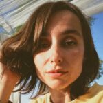 Zahara Instagram - En Llafranc me compré mis espardenyas rosas y viajan conmigo a los lugares con mar. Me llevé mis libros y volví a tomar café, nombré a Calimera y me di el primer baño del año en agua salada que estaba a 18 grados.