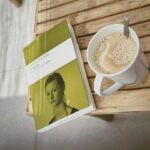 Zahara Instagram - En Llafranc me compré mis espardenyas rosas y viajan conmigo a los lugares con mar. Me llevé mis libros y volví a tomar café, nombré a Calimera y me di el primer baño del año en agua salada que estaba a 18 grados.