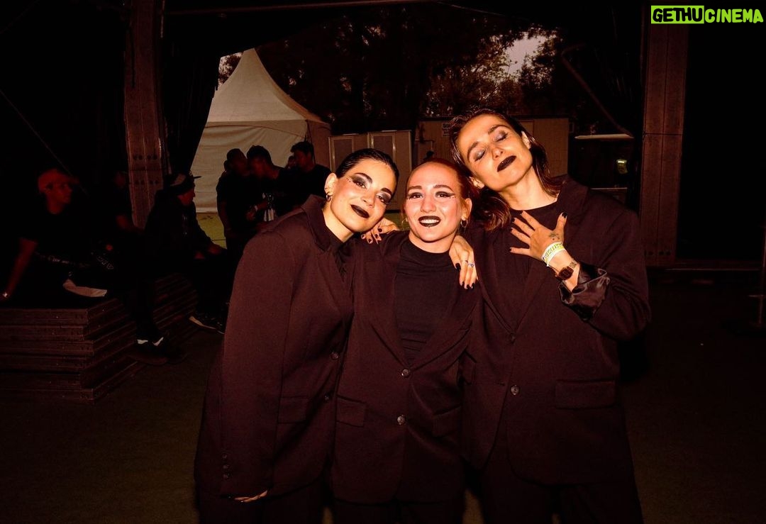 Zahara Instagram - Aún nos dura el subidón de lo que pasó en CDMX el pasado domingo y ya estamos contando los días para las siguientes raves. Hoy por fin puedo contaros que estaremos en el @dcodefest el próximo 09 de septiembre. 🖤🖤🖤🖤🖤🖤 Antes estaremos en Barcelona el 15 de julio junto con @delaporte.music y en La Manga (Murcia) el 13 de octubre. 📸 @joxography