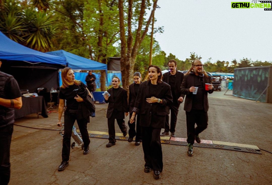 Zahara Instagram - Aún nos dura el subidón de lo que pasó en CDMX el pasado domingo y ya estamos contando los días para las siguientes raves. Hoy por fin puedo contaros que estaremos en el @dcodefest el próximo 09 de septiembre. 🖤🖤🖤🖤🖤🖤 Antes estaremos en Barcelona el 15 de julio junto con @delaporte.music y en La Manga (Murcia) el 13 de octubre. 📸 @joxography