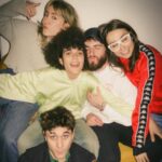 Zahara Instagram – ‘Uno más’ con @zaharapop ya está fuera ❤️ha sido increíble hacer esta canción junto a ella ., la mejor de las mejores, estamos súper contentas ..nos encanta este mix…. ojalá os guste!!!! GRACIAS  #PECPEC
/////////////////
producida por @inner_cut, @dddsabater 
foto de @blancadelacierva