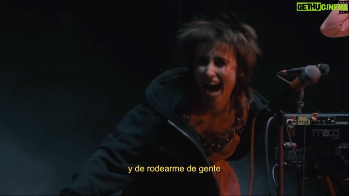 Zahara Instagram - Muchas gracias por acompañarme el pasado martes en el estreno de este primer capítulo. En él he hablado de la importancia de la rave, de lo que aprendí en las sesiones de tecno, de cómo me ha cambiado a nivel vital y de cómo he intentado incorporar esa libertad que he sentido ahí en mi proyecto. Aquí os dejo un cachín y si queréis ver el capítulo entero, lo tenéis en el enlace de la biografía, en mi YouTube. El martes que viene, más. Nos vemos a las 20.00. 💙🩵💛💜🤍🧡❤️🩶💚🖤🩷