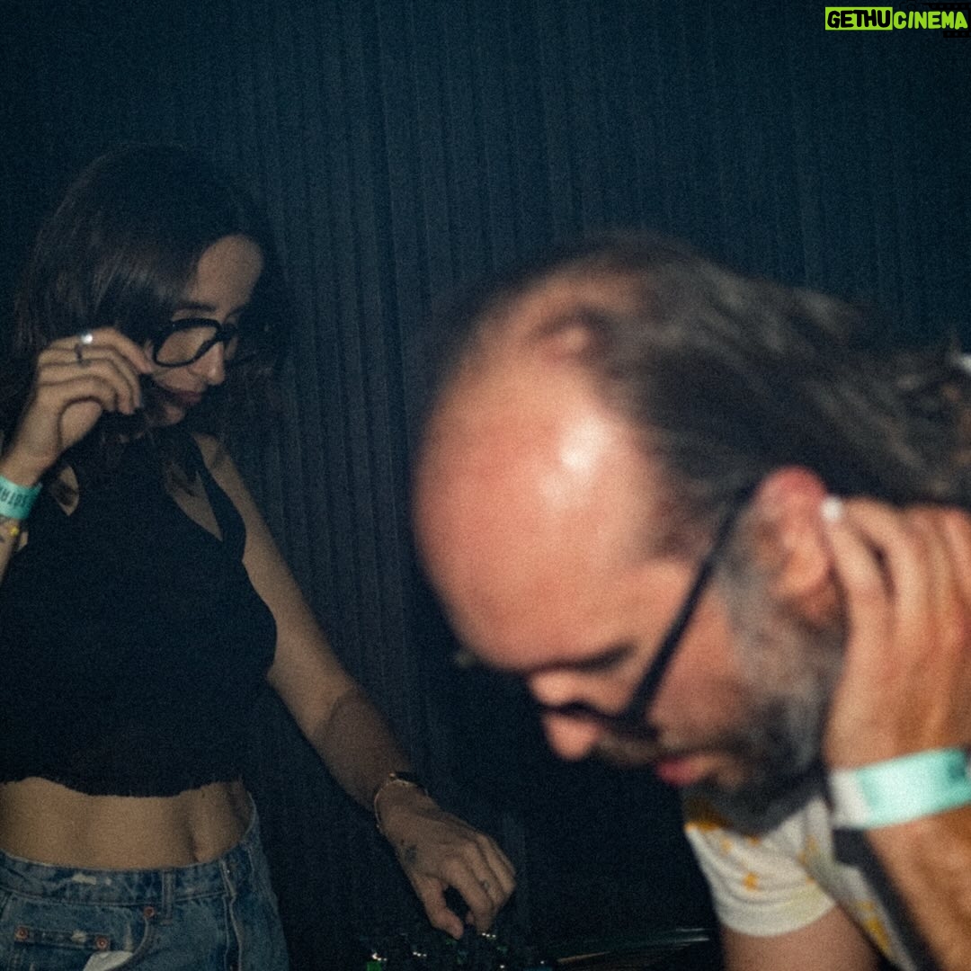Zahara Instagram - 👻 @perarnauiv 🎭 @todoesdrama @perarnauiv es el proyecto de música electrónica del productor, DJ y compositor Marti Perarnau. Después de una extensa carrera en la escena alternativa como productor e integrante de Zahara, Juno o Mucho, se ha volcado en su faceta más electrónica. En sus actuaciones en vivo, la improvisación es clave y las máquinas te transportan a territorios que evocan a Blawan, Dvs1, Surgeon o Aphex Twin, llevándote al borde del techno o el idm. En esta emocionante travesía, cuenta con el apoyo visual de @todoesdrama ( su inseparable @zaharapop ) , que os dejara boquiabiertos con sus imágenes en vivo junto a Martí. No os los perdáis por primera vez en #Santander con un live exclusivo y aforo limitado 🔥 🎟️ Últimas entradas en @wegowes ••• 📆 09/12/23 🕢 00:00 📍 @sala_niagara 🎫 @wegowes _ #santander #cantabria #eventos #clubbing #house #electronica #torrelavega #bilbao #burgos #madrid #oviedo #gijon #palencia #techno #party #disco #rave #live #video #audio #electronic _ 📷 @miarmadispara (1 y 2) @labenitoescribe (3 y 4) Cantabria, Spain