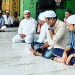 Zakir Khan Instagram - Mujhe Ajmer jaana tha show karne, sabne poocha dargah jaoge? Pata nahi kyun maine sabko jawab na mein hi diya. Show khatam karte hi Aachanak dil mein aane laga ki mujhe jaana hai. Maine suna tha ki aisi jagahon par khud nahi jaate ho, balki woh aapko bulate hain. Maine yeh hote hue dekha kal. Ajmer Khwaja Garib Nawaz