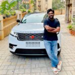 Zakir Khan Instagram - New beast in the house !!!!!! Congratulations bhai @zakirkhan_208 ❤️❤️Chalane wala toh me hi hu 😂😂😂😂😂 So congratulations to myself 🤪🤪🤪🤪🤪 Aur yaar chapal me kon Range Rover lene jata hai 🤦🏻‍♂️🤦🏻‍♂️🤦🏻‍♂️🤦🏻‍♂️ Mumbai, Maharashtra