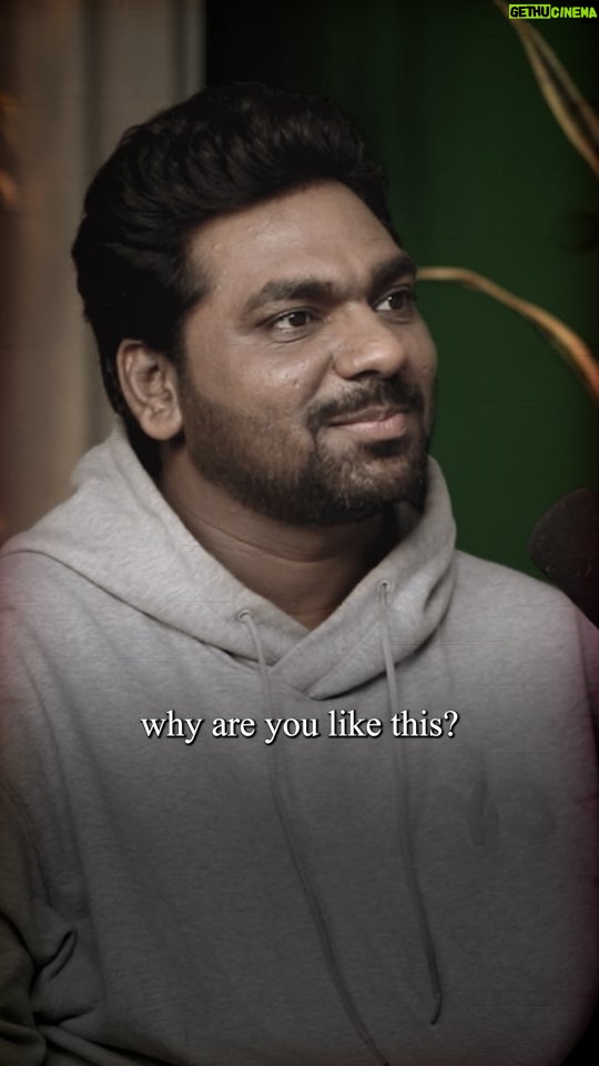Zakir Khan Instagram - Apne ghar ke Elders ke saath Time Spend kijiye, kyunki unke saath rehkar hi aap Life ki Real Learnings ko seekh payenge. Drop a ❤️ if you agree. Source - #TheRanveerShowहिंदी Episode 123 ft. @zakirkhan_208 #elders #zakirkhan #BeerBiceps