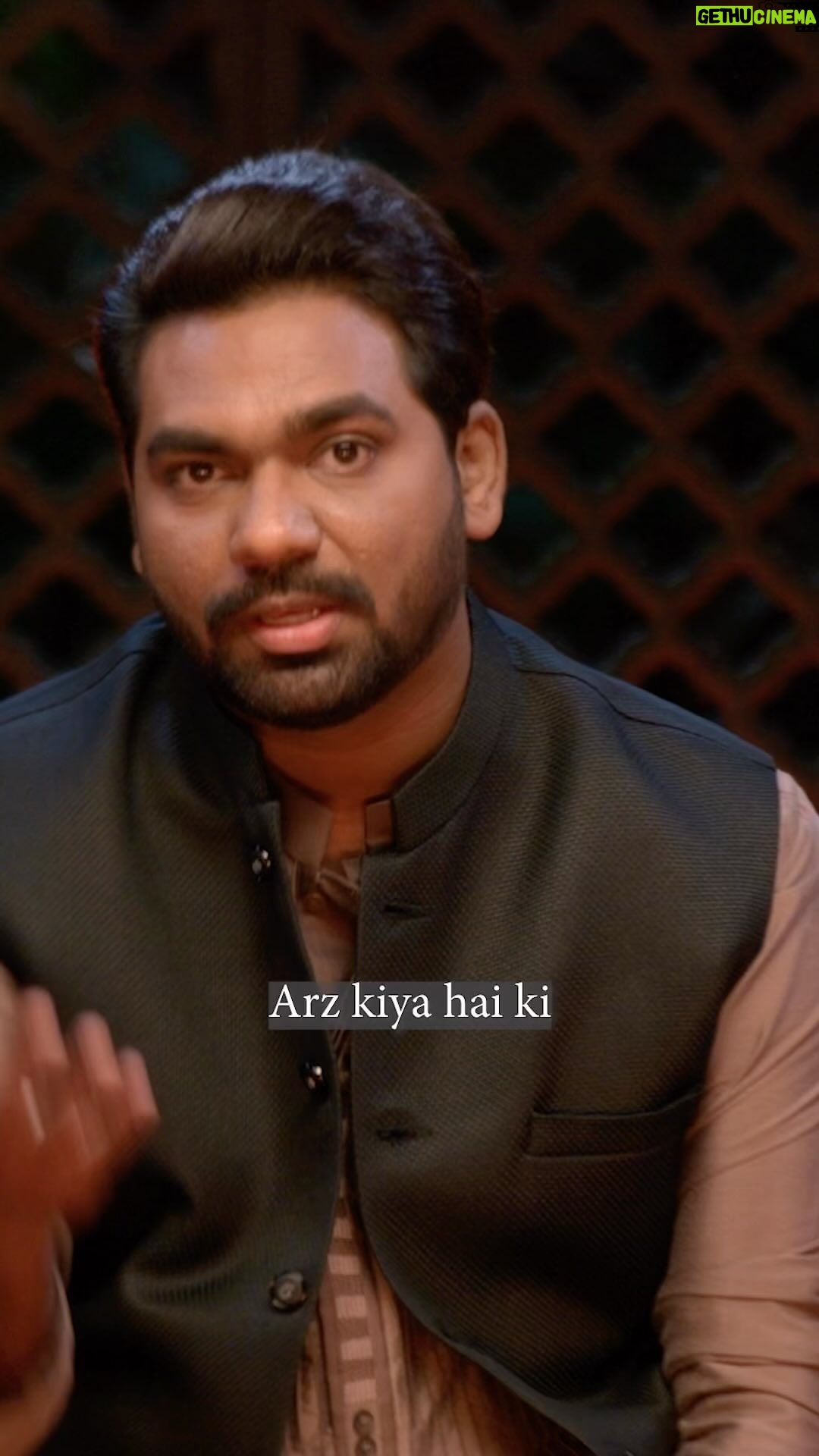 Zakir Khan Instagram - Bhagwan kabhi kisi ko aise dost na de. 🙏💔😢 @amazonminitv #farzimushaira #FMS2