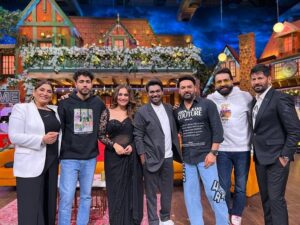 Zakir Khan Instagram - Aaj raat @kapilsharmashow pe milte hain. Happy new year in advance guys, baaki hum to cake kaatenge hi aaj. @kapilsharma paaji thank you for having us.

@aupmanyu 
@kushakapila
@be_a_bassi @archanapuransingh @rajivthakur007 
@kikusharda
@jassijasbir 
@richasharmaofficial 

PS1: It’s a big day for Indian Standup Comedy scene. Thank you all for supporting us. 

PS2: baki ka poora caption maine @be_a_bassi Se copy kiya hai. Photo bhi ussi ne bheji hain.