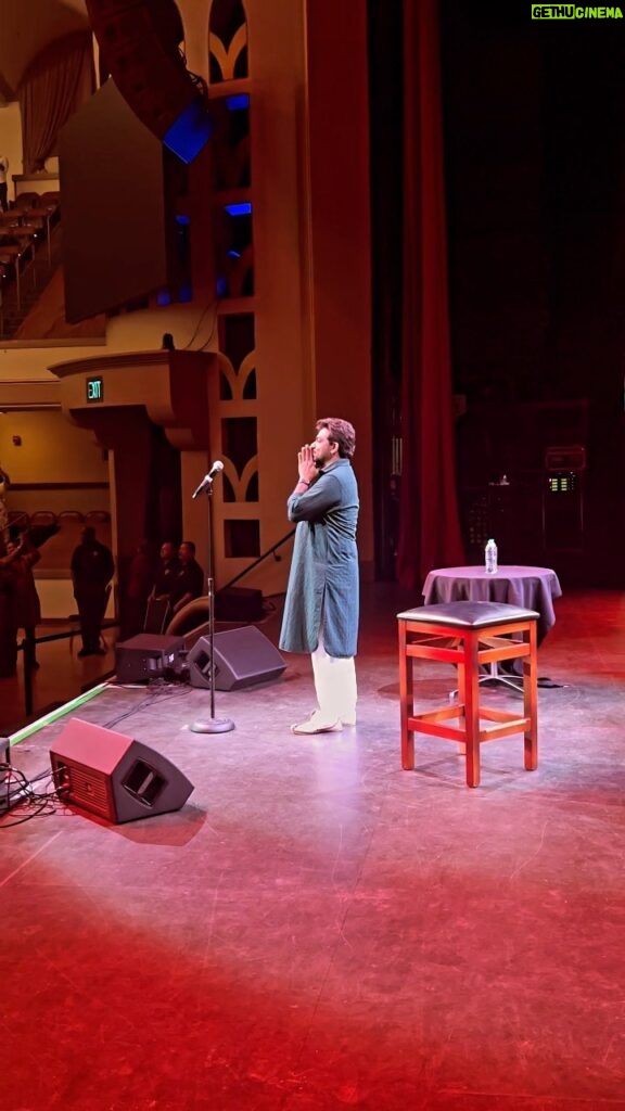 Zakir Khan Instagram - His standing ovation only ends when he walks out of the stage !!!!! 🔥🔥🔥🔥🔥🔥🔥🔥🔥🔥🔥 San Jose California