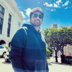 Zakir Khan Instagram - Har Subha ek sheher bistar me soya chhod kar, chal padta hoon ek naye sheher ki bahon me. Raste me sab aata hai nadi, pahad, jungle, sheher, khet-khaliyan Aur bahut saare desh. Bas ek ghar Nahi aata mera…